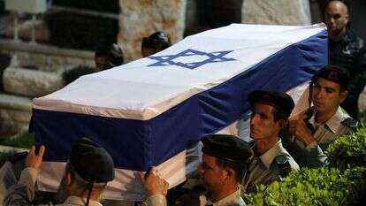 לוויתו של זכריה באומל ז"ל. | EPA