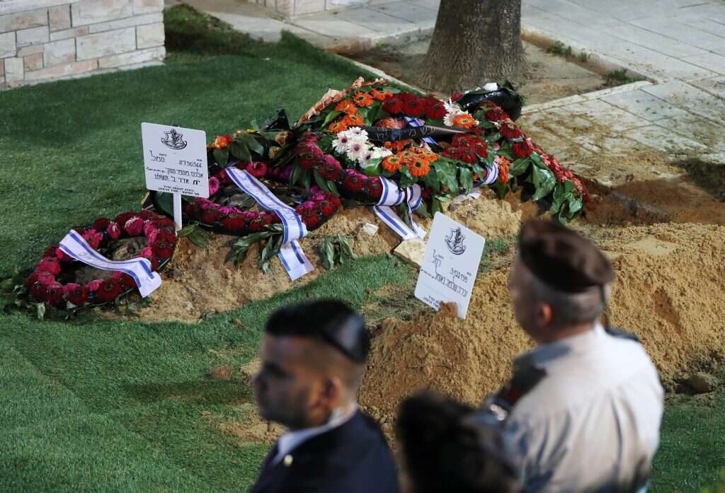 קברו של רס"ל זכריה באומל ז"ל. | EPA