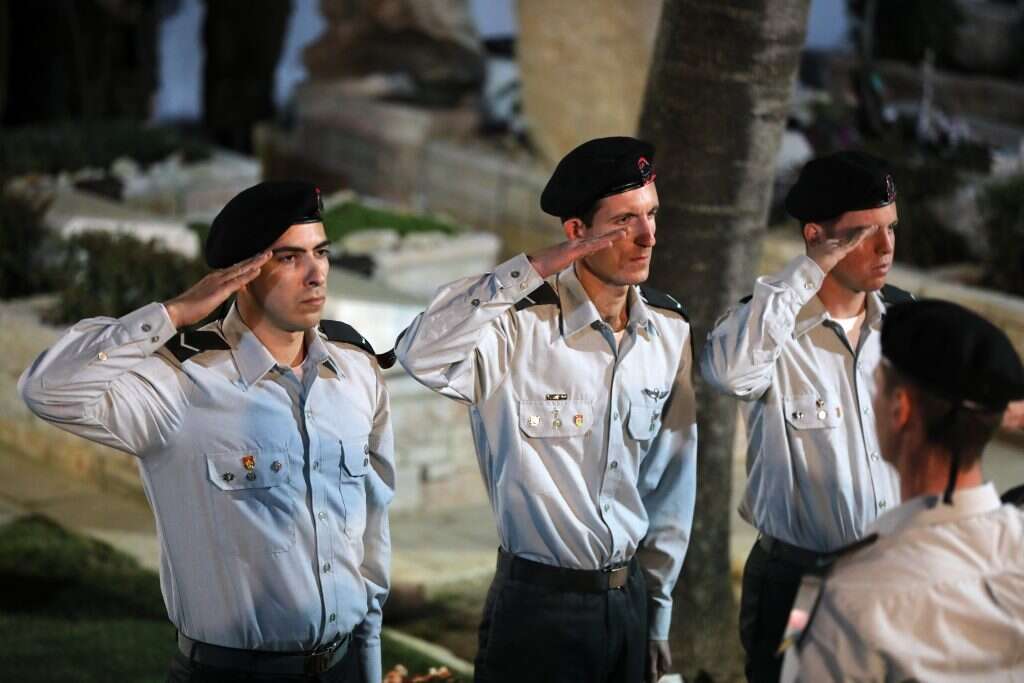 לוויתו של זכריה באומל ז"ל. | EPA