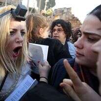 עימות ברחבת הכותל בין 'נשות הכותל' לציבור החרדי. | AFP