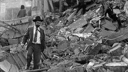 האשמים בפיצוץ טרם באו על עונשם. זירת הפיגוע בבניין הקהילה היהודית בבואנוס־איירס, 1994. | AFP