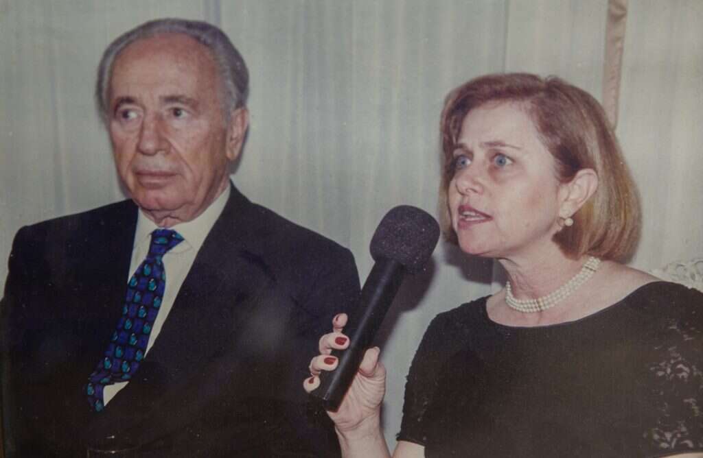 "התעלם ממשרד החוץ". שביט עם פרס. | מתוך האוסף הפרטי