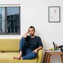 "כולנו נדרסים תחת גלגלי העידן המהיר". עמית נויפלד. | אבישג שאר־ישוב