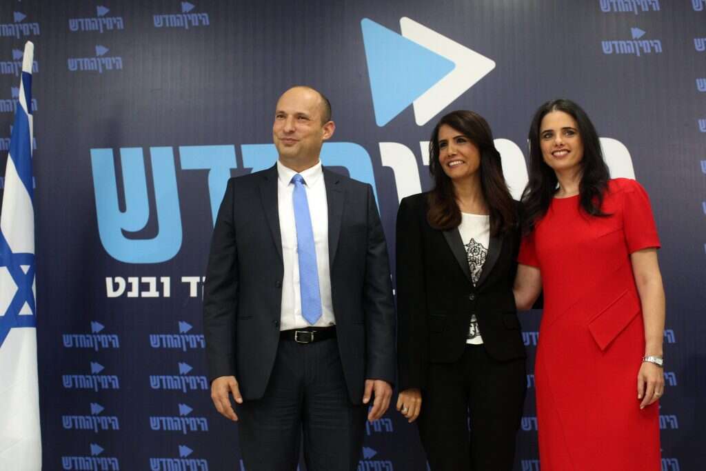 "יש פוליטיקאים שעוברים מפלגות ומשנים את האידיאולוגיה שלהם; אנחנו לא שינינו". שקד ובנט עם אלונה ברקת. | אבישג שאר־ישוב
