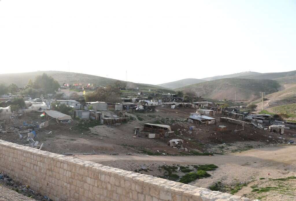 יותר מעניין מצוללות־שמצוללות. חאן־אל־אחמר. | מרים צחי