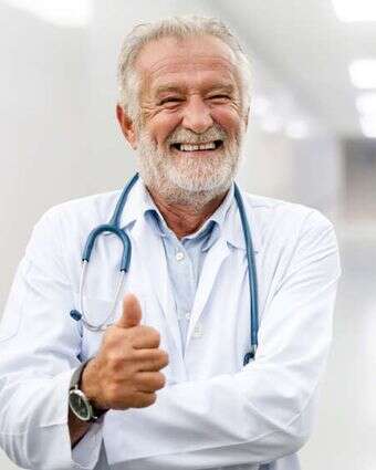 רופא מבוגר | אילוסטרציה: שאטרסטוק רופא מבוגר | אילוסטרציה: שאטרסטוק