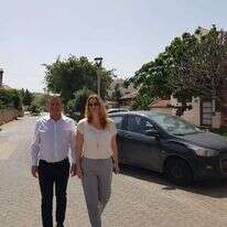 כבל ואשתו בדרך לקלפי. | שירית אביטן כהן