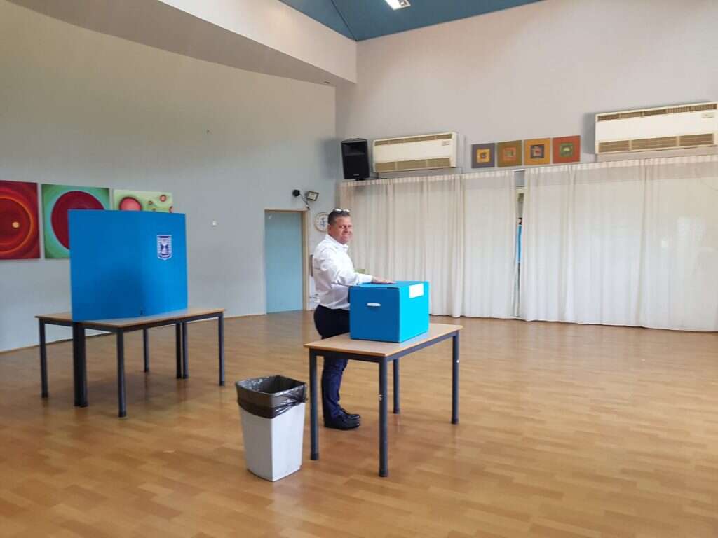 כבל מצביע. | שירית אביטן כהן