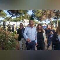 משה כחלון ורעייתו מלווים בתומכים הנלהבים. | יאיר קראוס