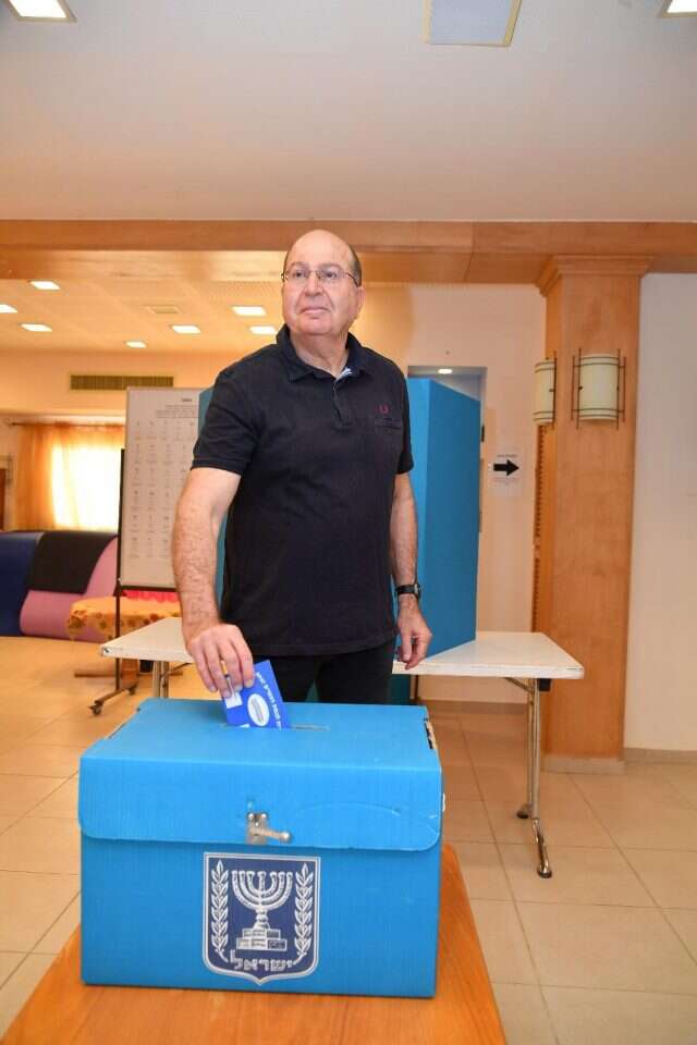 משה בוגי יעלון. | יוד צלמים