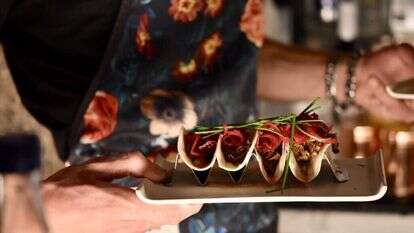 מסעדת ג'קו סאן. | חן קורן מסעדת ג'קו סאן. | חן קורן