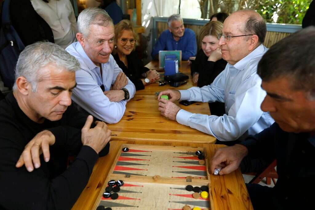 ראשי כחול לבן בביקור בשדרות. | AFP