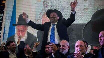 דרעי ותומכים ביום הבחירות. | אורן בן חקון