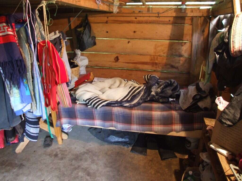 בית המשפחה איתם גר במשך שנתיים. | עמוס מגד