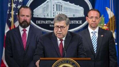 הפרקליט הכללי ויליאם בר במסיבת העיתונאים. | EPA