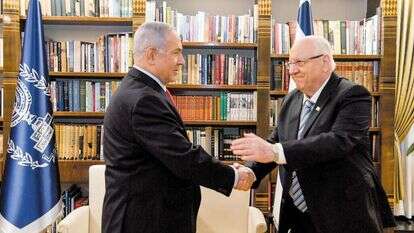 "אסור שליכודניק יכה ליכודניק". הנשיא ריבלין מטיל על נתניהו את הרכבת ממשלת ישראל ה־ 35 , השבוע. | חיים צח, לע"מ "אסור שליכודניק יכה ליכודניק". הנשיא ריבלין מטיל על נתניהו את הרכבת ממשלת ישראל ה־ 35 , השבוע. | חיים צח, לע"מ