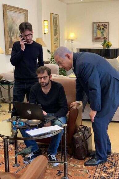 טוען שלא ידע כי מי מאנשי לשכתו עובד עם קטאר. רה"מ נתניהו עם אוריך ואיינהורן | משרד רה"מ טוען שלא ידע כי מי מאנשי לשכתו עובד עם קטאר. רה"מ נתניהו עם אוריך ואיינהורן | משרד רה"מ