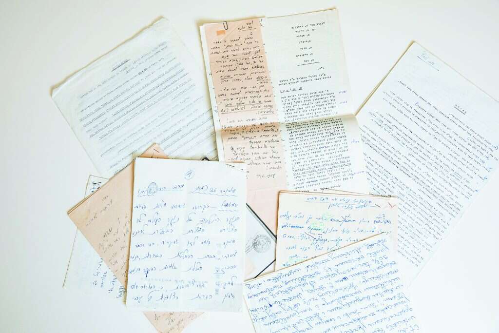 ביטוי מוחשי לתהליכים שעברה המפלגה. דפים מתוך הארכיון. | נעם ריבקין פנטון, פלאש 90 ביטוי מוחשי לתהליכים שעברה המפלגה. דפים מתוך הארכיון. | נעם ריבקין פנטון, פלאש 90