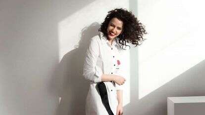 קורין גדעון. איפור: ליטל דהרי, שיער: זיו אמסלם, בגדים: HDZ | שי פרנקו