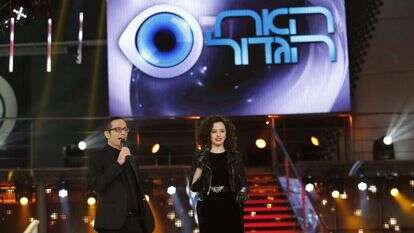 קורין גדעון וארז טל בכניסה לבית האח הגדול. | אורן בן חקון