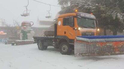 שלג בסוף אפריל באתר החרמון. | אתר החרמון