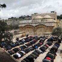 מוסלמים במתחם שער הרחמים. | רויטרס