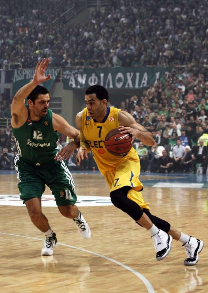 דיוויד בלו במדי מכבי ת"א. | EPA דיוויד בלו במדי מכבי ת"א. | EPA