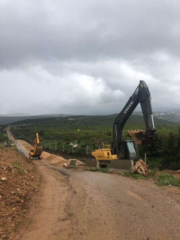 עבודות הנדסיות לאבטחת המושב שתולה בגבול לבנון. ארכיון