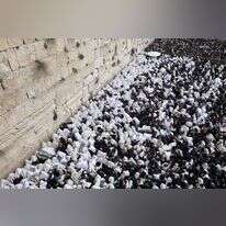 ברכת כהנים בכותל המערבי. | EPA