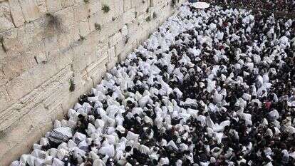 ברכת כהנים בכותל המערבי. | EPA