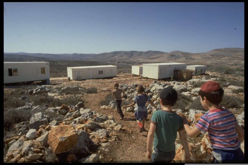 "הרגשנו חלק ממשהו גדול יותר". אלון־מורה בשנות הקמתה. | חנניה הרמן, לע"מ