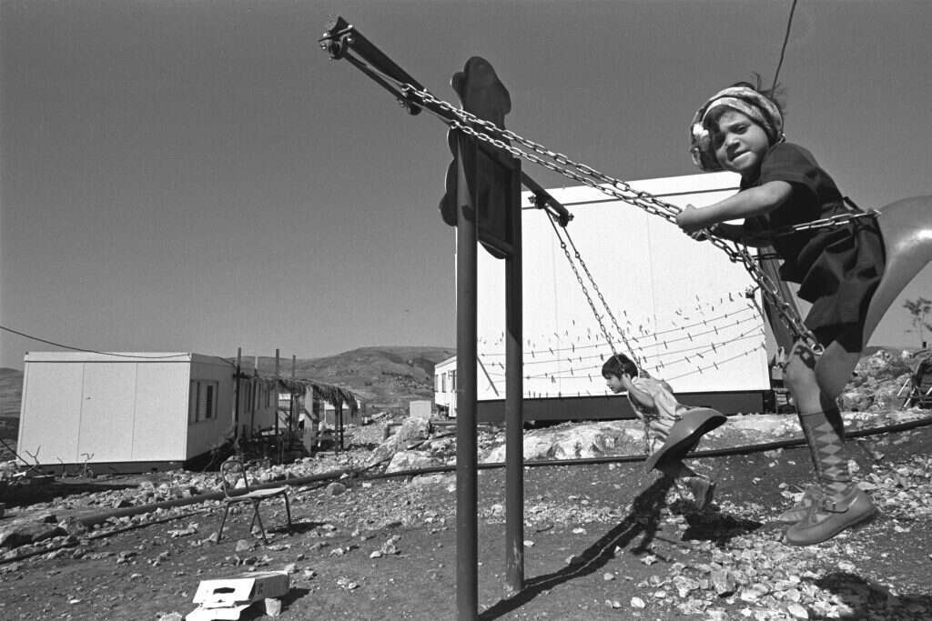 ילדות חדורת להט אידיאולוגי. ילדי ההתיישבות אלון־מורה, 79'. | חנניה הרמן, לע"מ