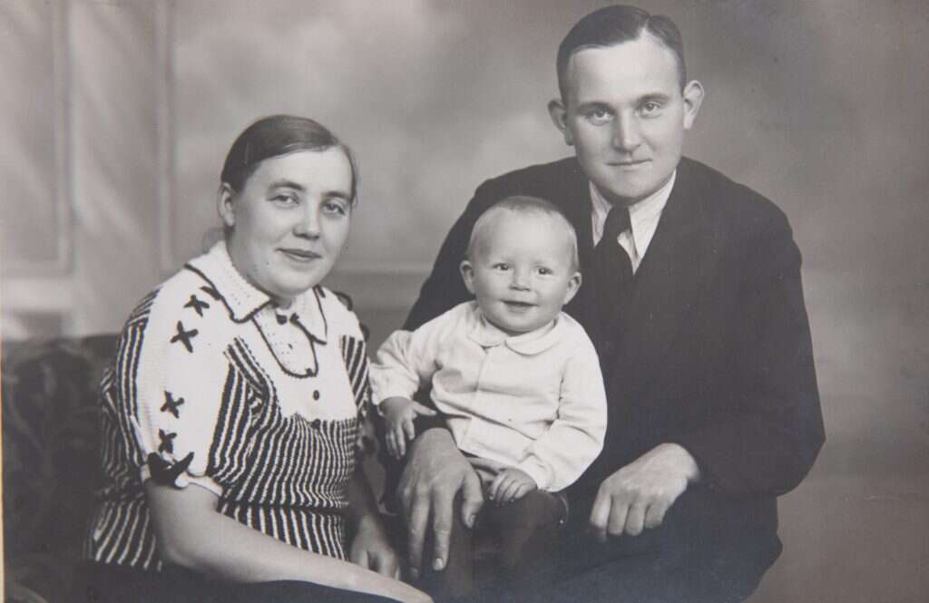 מחויבות לכלל. סבה של מרטינה צין מצד האב שנהרג בחזית הרוסית. | מתוך האוסף המשפחתי