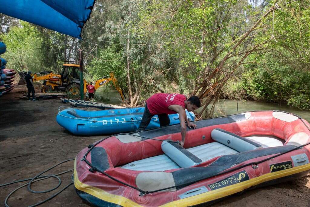 הכנות לעונת השיט באתר קייקי כפר-בלום, אתמול. | אייל מרגולין, ג'יני