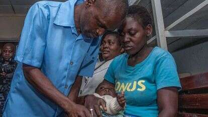 חיסון נגד מלריה במלאווי. | AFP