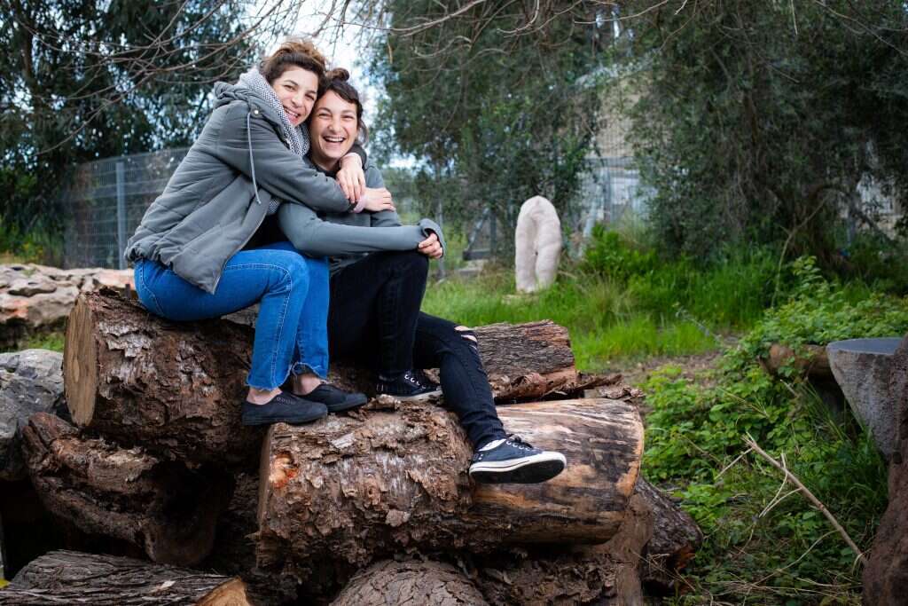 נגה בדנר-גולן מימין) וגל זהר. | אריק סולטן