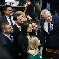 חברי מפלגת כחול לבן בסלפי לכבוד היום הראשון בכנסת. | נעם רבקין פנטון - פלאש 90