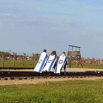 על מסילות המוות לאושוויץ. ארכיון. | יאיר קראוס על מסילות המוות לאושוויץ. ארכיון. | יאיר קראוס