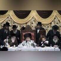 רבי מנחם מנדל טאוב, האדמו"ר מקאליב, בבית הכנסת של חסידות קאליב בירושלים. אדר ב', תשע"ט. | EPA רבי מנחם מנדל טאוב, האדמו"ר מקאליב, בבית הכנסת של חסידות קאליב בירושלים. אדר ב', תשע"ט. | EPA