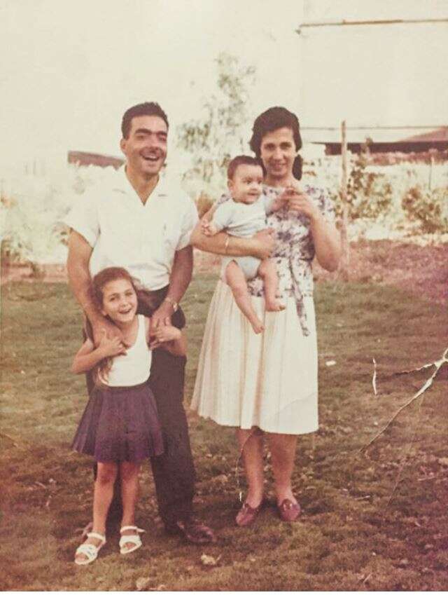 האב הלך מדי בוקר לקבר, האם אסרה על עצמה לבכות. משפחת בוכניק. | מתוך האוסף המשפחתי