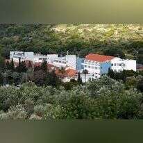 "נרגשים להיות חלק מתהליך הגאולה". חנות המפעל של קהילת בית־אל. | אנצ'ו גוש, ג'יני