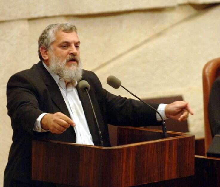 ארון מלא בחומרים על המיסיון. בני אלון. | עמוס בן גרשום, לע"מ