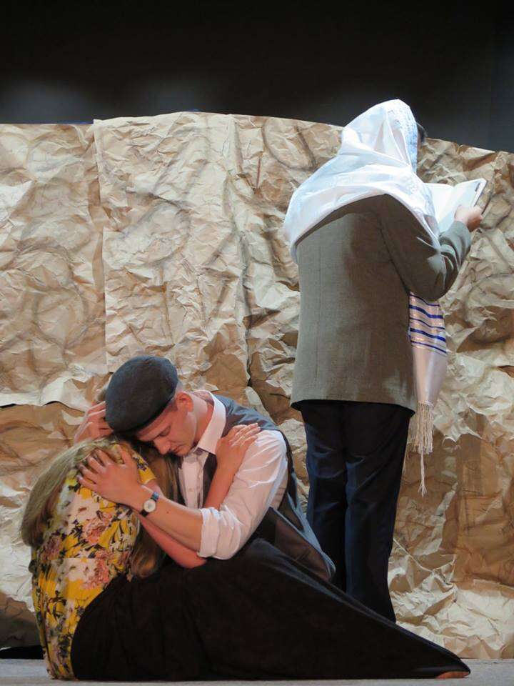 הצגת בית ספר על חיי היהודים. | אגניושקה מיסקובסקה