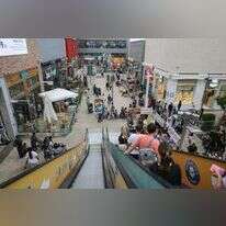 אין סיכוי לסגור אותם. מרכז קניות בשבת. | לירון מולדובן