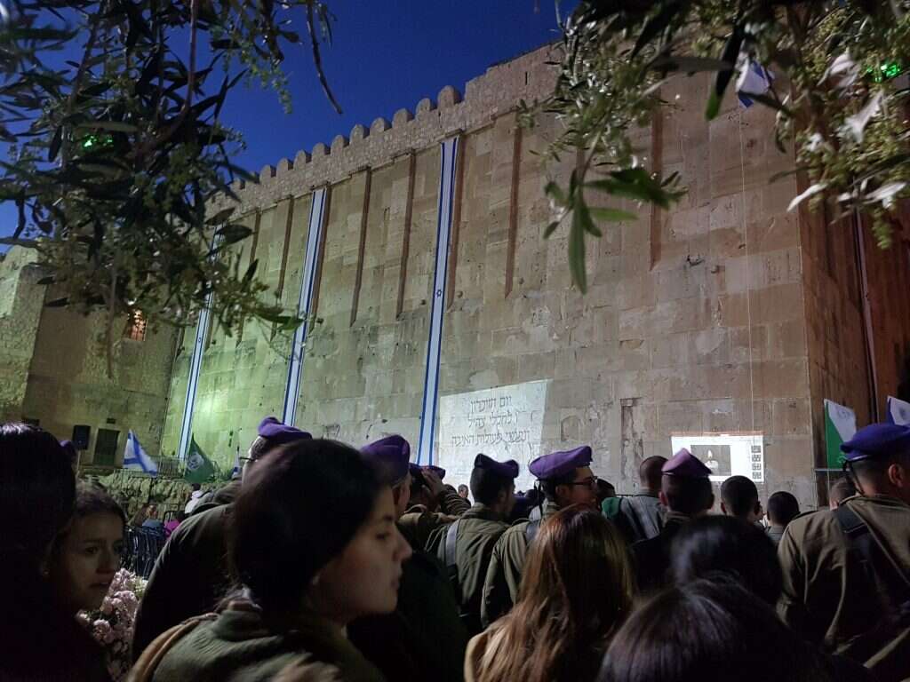 טקס ערב יום הזיכרון למרגלות מערת המכפלה בחברון. | ציפי שליסל/TPS