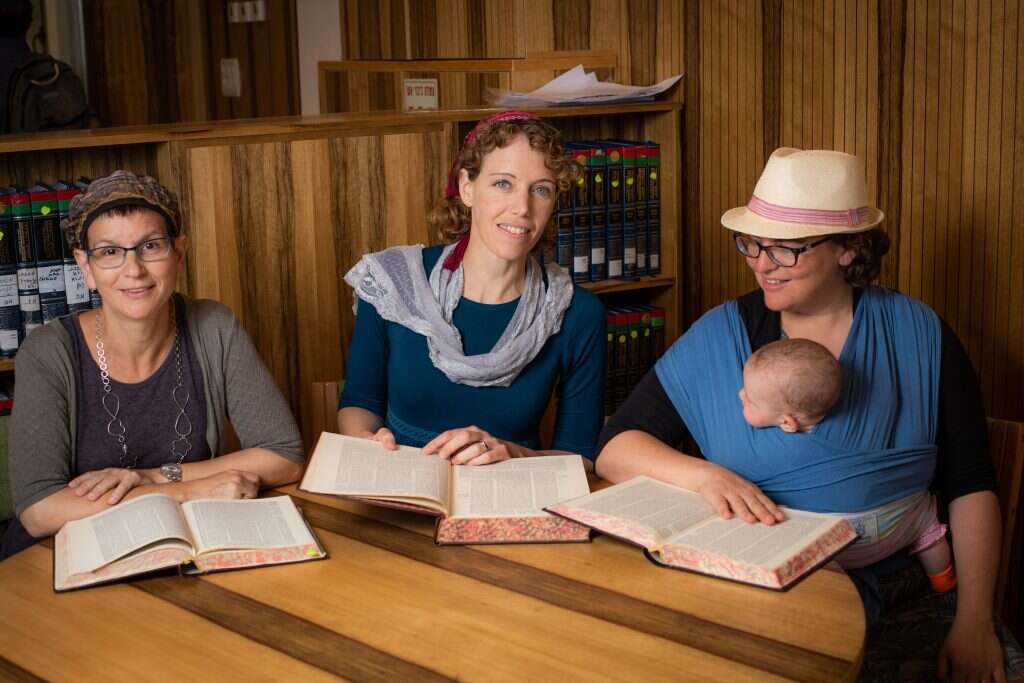 הרבניות (מימין לשמאל) אביטל אנגלברג, שלומית פיאמנטה ושלומית פלינט. | אריק סולטן