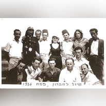 ניתוח הטיולים ויעדיהם הוא כלי מחקר ראשון במעלה להבנת היחס הציוני לשטח. איש ארגון ההגנה נח דגוני וחבורתו מטיילים בחברון. | באדיבות ארכיון ההגנה