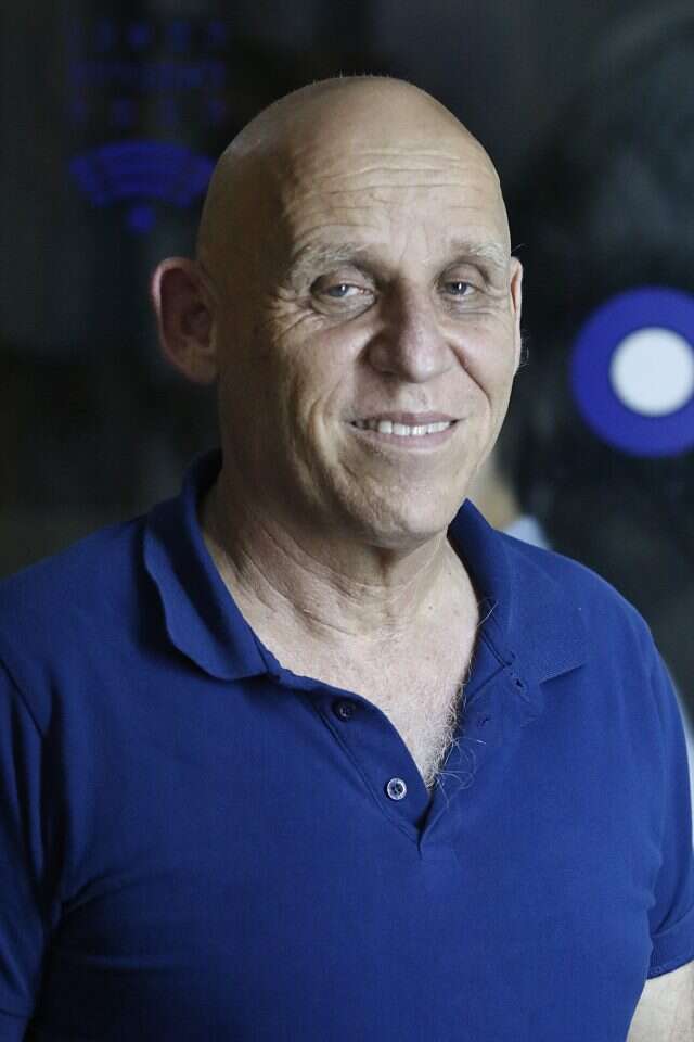 חבר קרוב. הבמאי אילן רונן. | קוקו