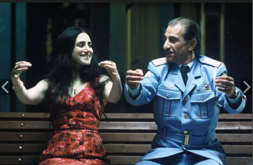 רוני אלקבץ וששון גבאי בביקור התזמורת גרסת הסרט. | מסך