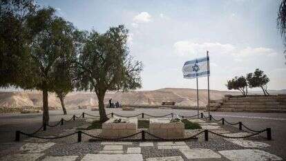 קבר פולה ודוד בן גוריון. | הדס פרוש, פלאש 90